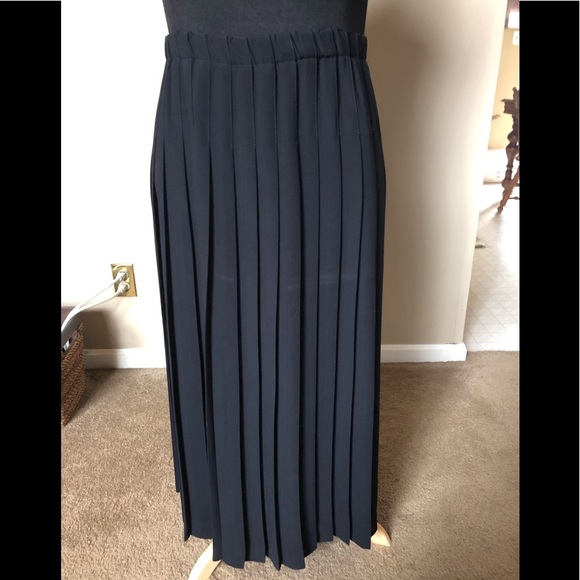 Susan Bristol Black Pleated Skirt - Picture 2 of 3